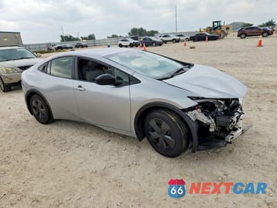 Czwarte zdjęcie samochodu z boku: 2026 TOYOTA PRIUS LE VIN:JTDACAAU7T3072237 - miniatura