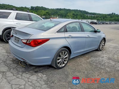 Trzecie zdjęcie samochodu z tyłu: 2013 HYUNDAI SONATA SE VIN:5NPEC4AC8DH808277 - miniatura