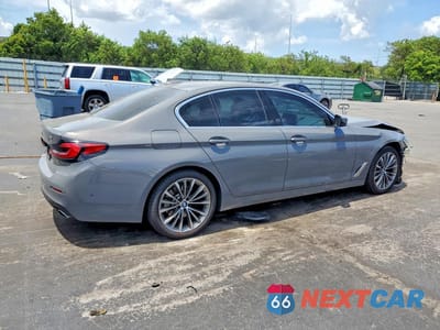Trzecie zdjęcie samochodu z tyłu: 2021 BMW 530 I VIN:WBA53BH01MCF19947 - miniatura