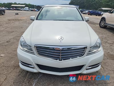 Piąte zdjęcie samochodu w środku: 2012 MERCEDES-BENZ C 250 VIN:WDDGF4HBXCA602855 - miniatura