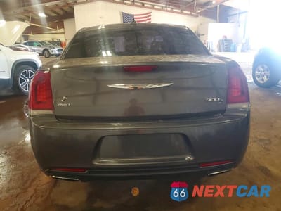 Zdjęcie 6 z 12 samochodu: 2016 CHRYSLER 300 S VIN:2C3CCAGG0GH261975 - miniatura
