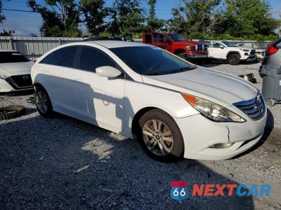 Czwarte zdjęcie samochodu z boku: 2013 HYUNDAI SONATA GLS VIN:5NPEB4AC3DH603064 - miniatura