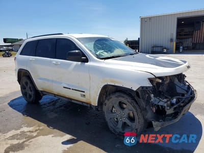 Czwarte zdjęcie samochodu z boku: 2021 JEEP GRAND CHEROKEE LAREDO VIN:1C4RJFAG3MC854617 - miniatura