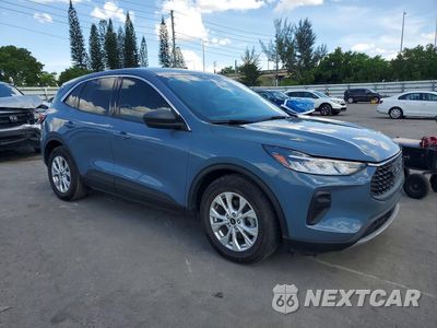 Czwarte zdjęcie samochodu z boku: 2023 FORD ESCAPE ACTIVE VIN:1FMCU0GN1PUB40172 - miniatura