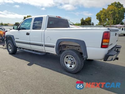 Drugie zdjęcie samochodu z przodu: 2002 CHEVROLET SILVERADO C2500 HEAVY DUTY VIN:1GCHC29U32E143543 - miniatura