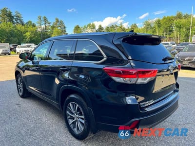 Trzecie zdjęcie samochodu z tyłu: 2018 TOYOTA HIGHLANDER XLE VIN:5TDJZRFH6JS558378 - miniatura