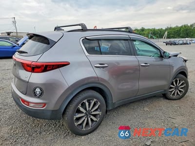Trzecie zdjęcie samochodu z tyłu: 2019 KIA SPORTAGE EX VIN:KNDPNCAC0K7549556 - miniatura
