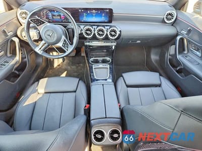 Zdjęcie 8 z 13 samochodu: 2025 MERCEDES-BENZ CLA 250 4MATIC VIN:W1K5J4HB5SN542965 - miniatura