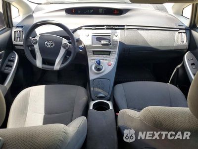 Zdjęcie 8 z 12 samochodu: 2015 TOYOTA PRIUS TWO VIN:JTDKN3DU7F0466476 - miniatura