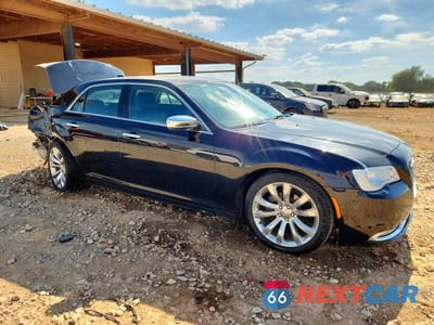Czwarte zdjęcie samochodu z boku: 2018 CHRYSLER 300 LIMITED VIN:2C3CCAEG1JH136946 - miniatura