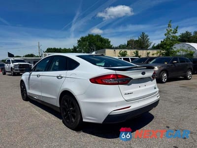 Trzecie zdjęcie samochodu z tyłu: 2020 FORD FUSION SEL VIN:3FA6P0CDXLR117972 - miniatura