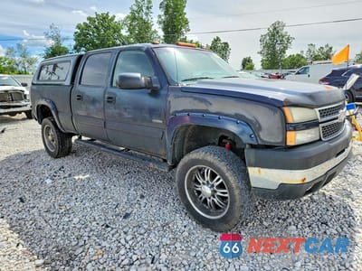Czwarte zdjęcie samochodu z boku: 2005 CHEVROLET SILVERADO K2500 HEAVY DUTY VIN:1GCHK232X5F900575 - miniatura