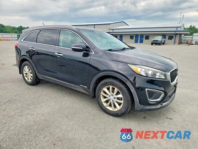Czwarte zdjęcie samochodu z boku: 2017 KIA SORENTO LX V6 VIN:5XYPGDA53HG223215 - miniatura