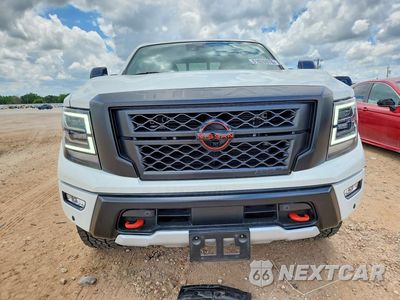 Piąte zdjęcie samochodu w środku: 2024 NISSAN TITAN PRO-4X VIN:1N6AA1ED6RN111040 - miniatura