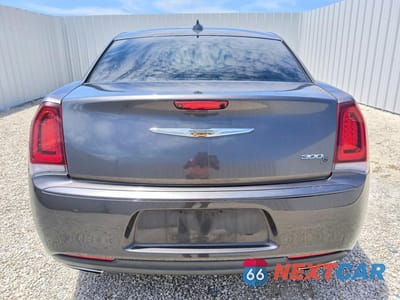 Zdjęcie 6 z 12 samochodu: 2019 CHRYSLER 300 S VIN:2C3CCABG1KH654206 - miniatura