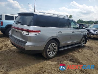 Trzecie zdjęcie samochodu z tyłu: 2022 LINCOLN NAVIGATOR RESERVE VIN:5LMJJ2LT9NEL05339 - miniatura