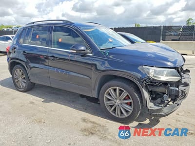 Czwarte zdjęcie samochodu z boku: 2015 VOLKSWAGEN TIGUAN S VIN:WVGAV7AX4FW502120 - miniatura