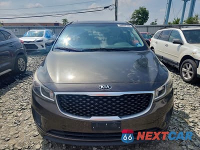 Piąte zdjęcie samochodu w środku: 2016 KIA SEDONA LX VIN:KNDMB5C10G6129117 - miniatura