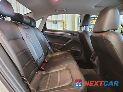 Zdjęcie 10 z 12 samochodu: 2018 VOLKSWAGEN PASSAT SE VIN:1VWBA7A35JC040319 - miniatura