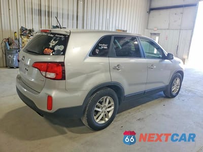 Trzecie zdjęcie samochodu z tyłu: 2015 KIA SORENTO LX VIN:5XYKTCA62FG613955 - miniatura