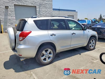 Trzecie zdjęcie samochodu z tyłu: 2006 TOYOTA RAV4 BASE VIN:JTMZD33V565000303 - miniatura