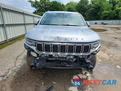 Piąte zdjęcie samochodu w środku: 2022 JEEP WAGONEER SERIES III VIN:1C4SJUDT7NS167971 - miniatura
