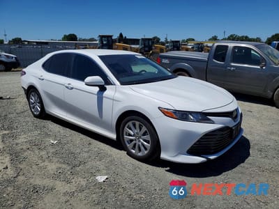 Czwarte zdjęcie samochodu z boku: 2018 TOYOTA CAMRY LE VIN:4T1B11HKXJU501498 - miniatura