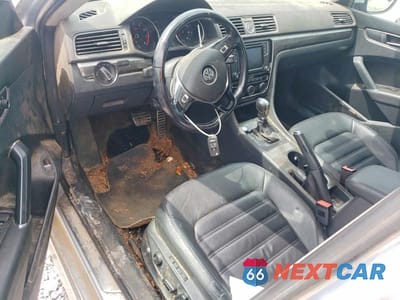 Zdjęcie 8 z 12 samochodu: 2017 VOLKSWAGEN PASSAT SEL PREMIUM VIN:1VWCT7A37HC002972 - miniatura