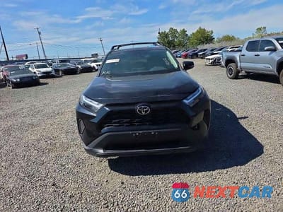 Piąte zdjęcie samochodu w środku: 2023 TOYOTA RAV4 XLE VIN:2T3P1RFV1PW337284 - miniatura