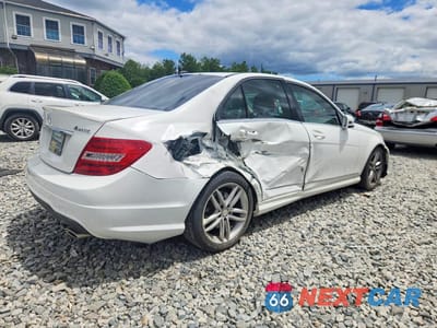 Trzecie zdjęcie samochodu z tyłu: 2014 MERCEDES-BENZ C 300 4MATIC VIN:WDDGF8AB6ER317155 - miniatura