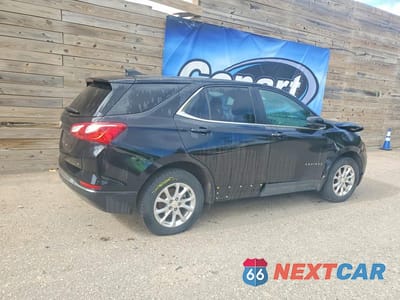 Trzecie zdjęcie samochodu z tyłu: 2021 CHEVROLET EQUINOX LT VIN:2GNAXKEV5M6137651 - miniatura