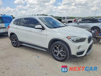 Czwarte zdjęcie samochodu z boku: 2018 BMW X1 XDRIVE28I VIN:WBXHT3C37J3H33086 - miniatura