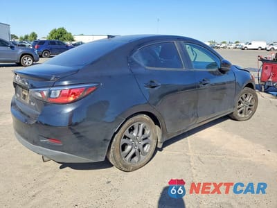 Trzecie zdjęcie samochodu z tyłu: 2019 TOYOTA YARIS XLE VIN:3MYDLBYV0KY519094 - miniatura