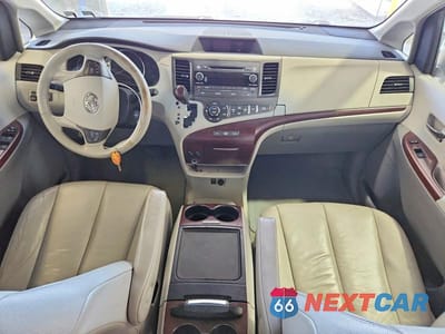 Zdjęcie 8 z 13 samochodu: 2012 TOYOTA SIENNA XLE 7-PASSENGER VIN:5TDDK3DCXCS040055 - miniatura