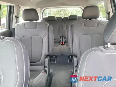 Zdjęcie 10 z 14 samochodu: 2023 JEEP GRAND CHEROKEE L LAREDO VIN:1C4RJJAG5P8901723 - miniatura