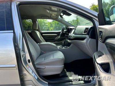 Zdjęcie 8 z 10 samochodu: 2018 TOYOTA HIGHLANDER LE PLUS VIN:5TDBZRFH4JS906070 - miniatura