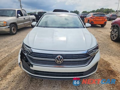 Piąte zdjęcie samochodu w środku: 2024 VOLKSWAGEN JETTA SE VIN:3VW7M7BU0RM032868 - miniatura