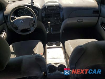 Zdjęcie 8 z 13 samochodu: 2004 TOYOTA SIENNA LE 7 PASSENGER VIN:5TDZA23CX4S081758 - miniatura