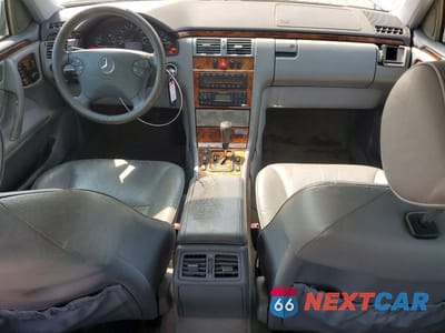 Zdjęcie 8 z 12 samochodu: 2000 MERCEDES-BENZ E 430 VIN:WDBJF70JXYA985643 - miniatura
