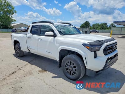 Czwarte zdjęcie samochodu z boku: 2024 TOYOTA TACOMA DOUBLE CAB VIN:3TMLB5JN5RM068691 - miniatura