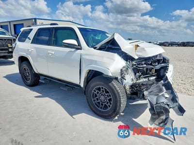 Czwarte zdjęcie samochodu z boku: 2018 TOYOTA 4RUNNER TRD OFF-ROAD PREMIUM VIN:JTEBU5JR6J5535776 - miniatura
