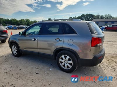 Drugie zdjęcie samochodu z przodu: 2012 KIA SORENTO LX VIN:5XYKT4A27CG248803 - miniatura