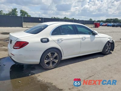 Trzecie zdjęcie samochodu z tyłu: 2017 MERCEDES-BENZ E 300 VIN:WDDZF4JB2HA104451 - miniatura
