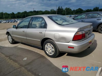 Drugie zdjęcie samochodu z przodu: 1996 HONDA ACCORD DX 25TH ANNIVERSARY VIN:1HGCD5680TA135393 - miniatura
