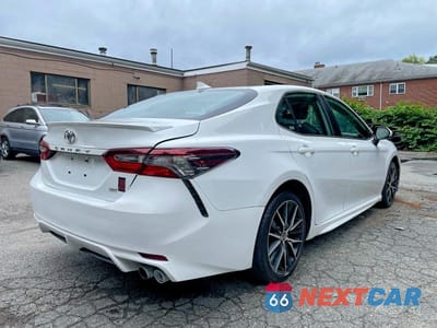 Czwarte zdjęcie samochodu z boku: 2021 TOYOTA CAMRY SE VIN:4T1G11AK6MU558849 - miniatura