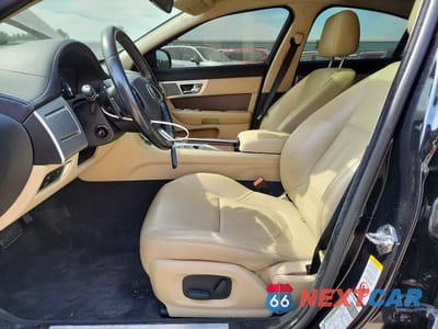 Zdjęcie 7 z 12 samochodu: 2014 JAGUAR XF VIN:SAJWJ0EF6E8U12664 - miniatura