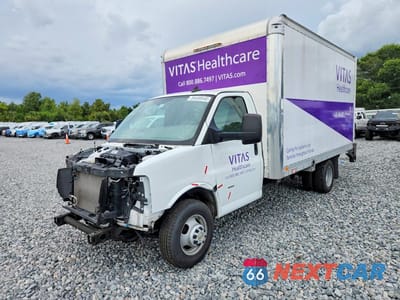 2023 CHEVROLET EXPRESS G3500 BOX TRUCK 1GB3GSC70P1104834 - główne zdjęcie licytacji z USA - miniatura