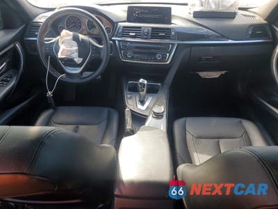 Zdjęcie 8 z 12 samochodu: 2015 BMW 328 XI VIN:WBA3B3C50FF546932 - miniatura
