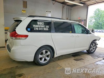 Trzecie zdjęcie samochodu z tyłu: 2011 TOYOTA SIENNA LE VIN:5TDKK3DC4BS012323 - miniatura
