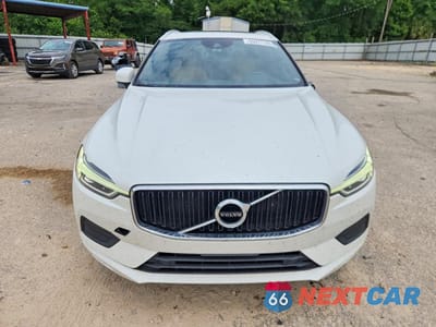 Piąte zdjęcie samochodu w środku: 2020 VOLVO XC60 T5 MOMENTUM VIN:YV4102RK6L1561819 - miniatura